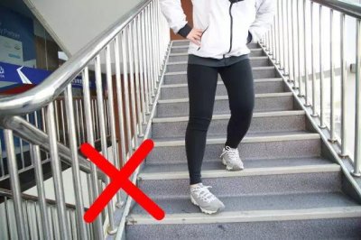 上楼梯和下楼梯哪个伤膝盖(平常要注意什么)