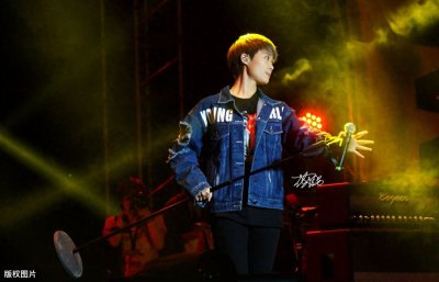 至今仍然活跃的当属2005届超女,那一届超女排名