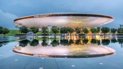 梅赛德斯奔驰文化中心一一中国上海建筑之美