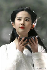 刘亦菲版的小龙女自带仙气,一身清冷气质让人狠狠地惊艳到了!