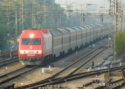 从首都北京到海南三亚的旅客列车 与京广老牌特快共用车底