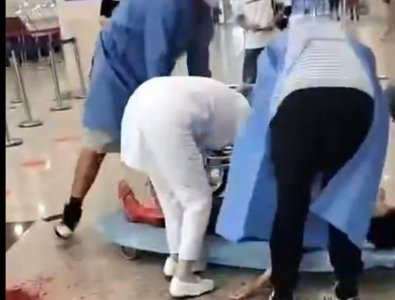 男子在上海瑞金医院持刀伤4人 警方开枪将其制服