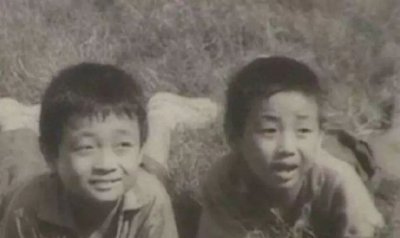 刘国梁童年私房照大曝光,小时候爱穿军装,一身正气